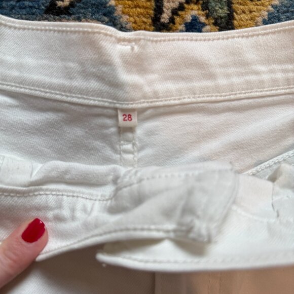 Levi’s White Denim Shorts Rolled Hem Classic Summer - Picture 2 of 3